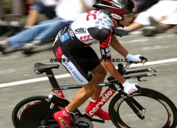 a8体育直播-古稀剑客逐梦世锦赛，七旬老人的击剑人生