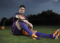 a8体育直播-纽卡斯尔前锋伊萨克未来成谜，红军交易受阻或促其归队